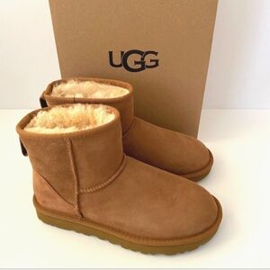 UGG NIB Classic Mini II Boot